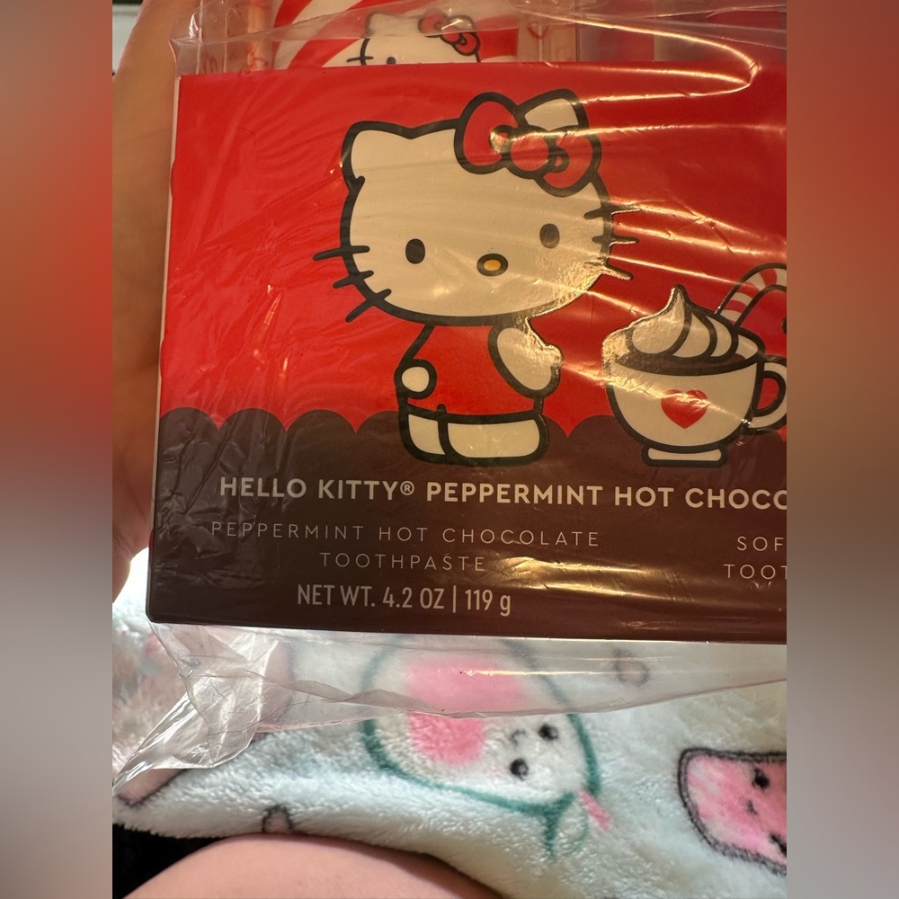 Hello kitty toothpaste set - Picture 4 of 4